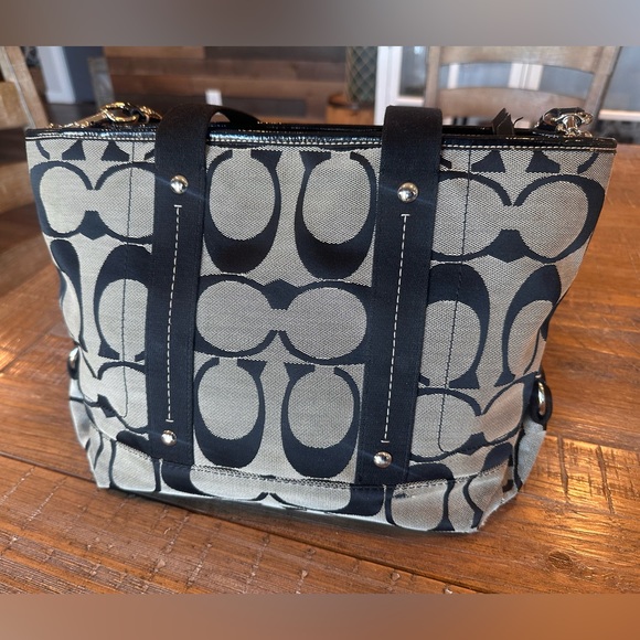 COACH Signature Daisy Tote shoulder bag - Picture 3 of 16